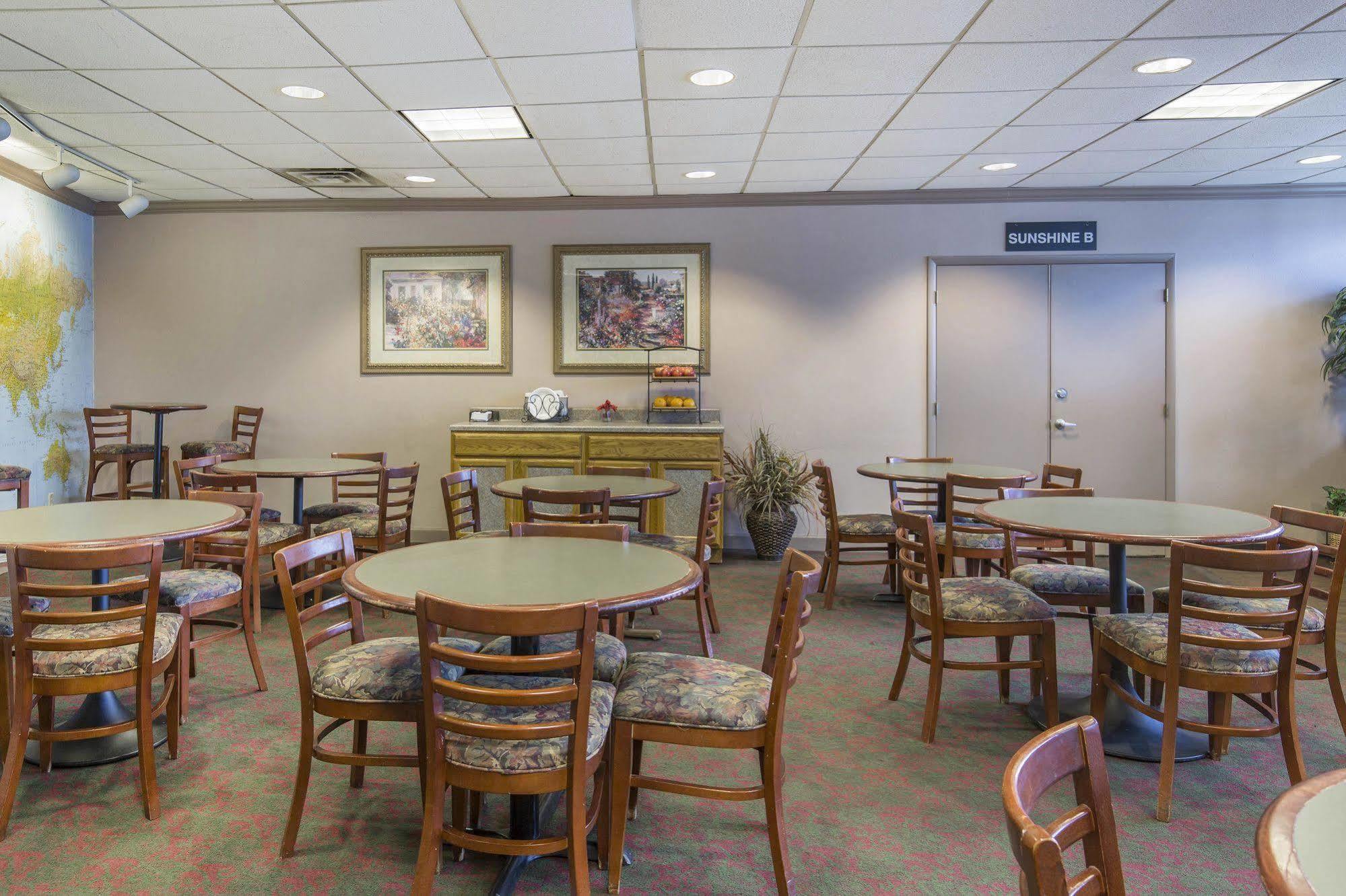 Lamplighter Inn-South Springfield Extérieur photo
